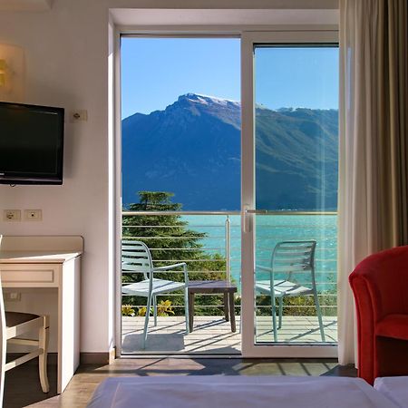 Hotel Sogno Del Benaco リモーネ・スル・ガルダ エクステリア 写真
