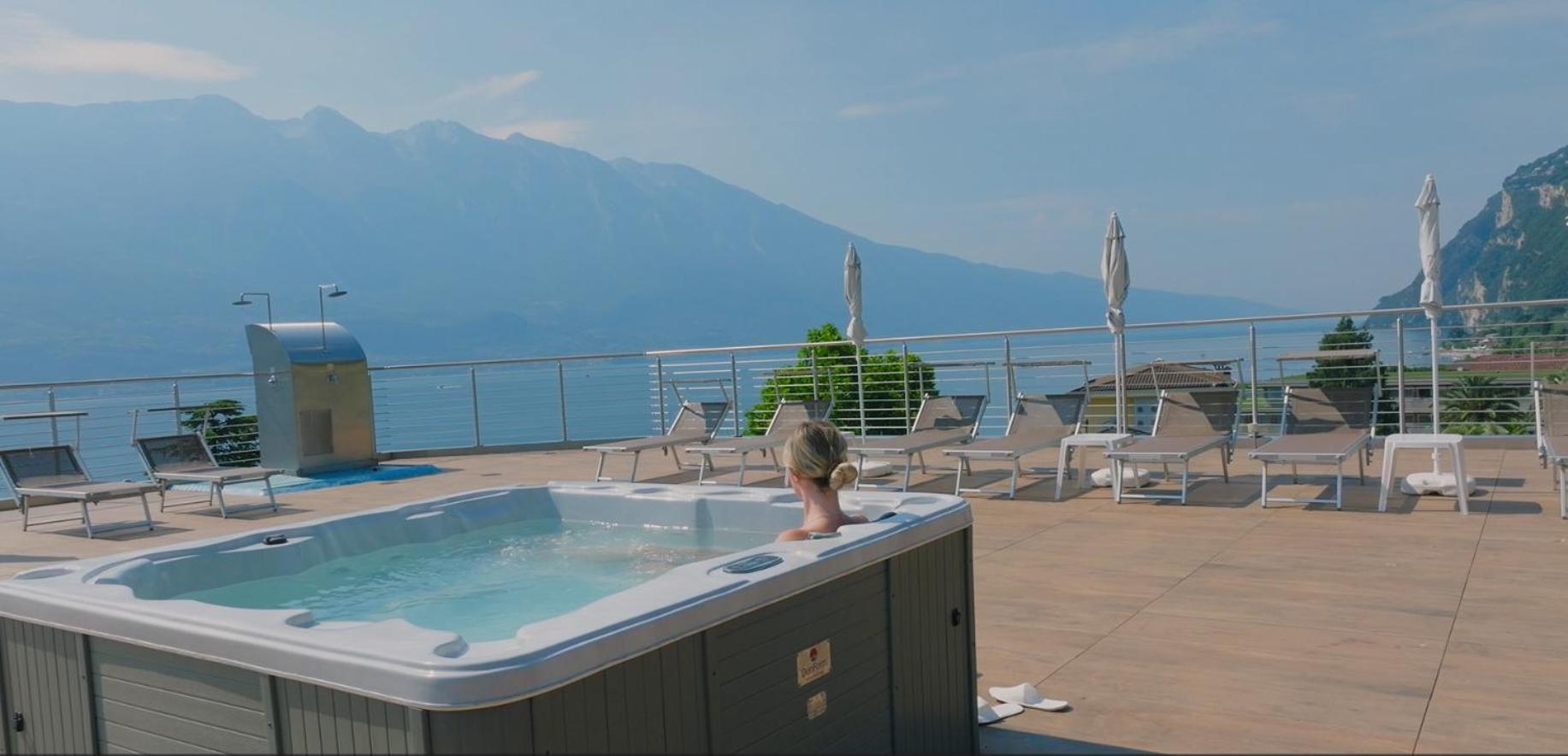 Hotel Sogno Del Benaco リモーネ・スル・ガルダ エクステリア 写真