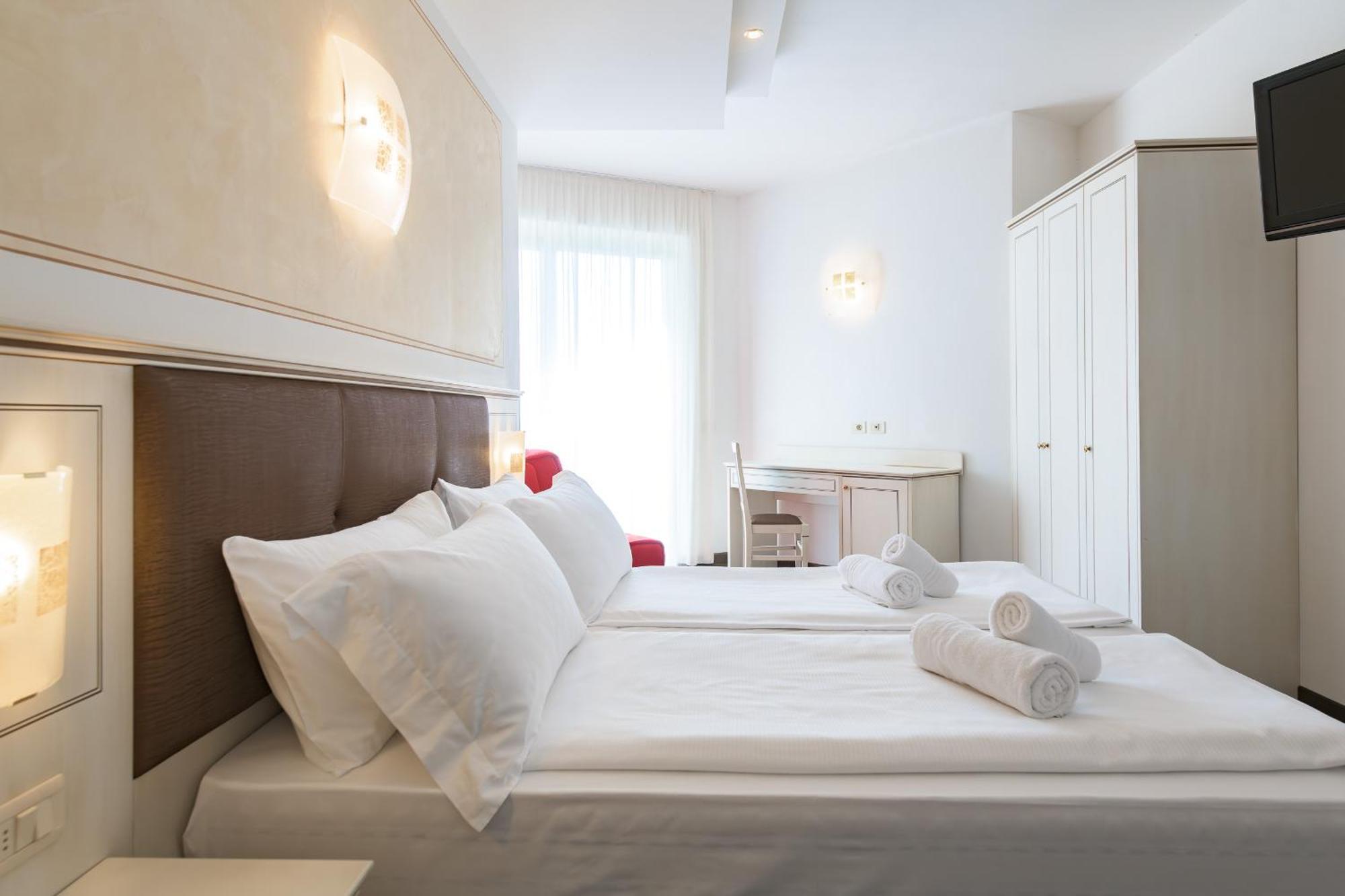 Hotel Sogno Del Benaco リモーネ・スル・ガルダ エクステリア 写真