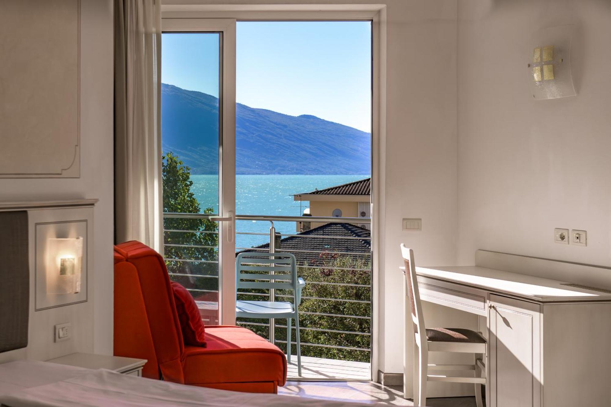 Hotel Sogno Del Benaco リモーネ・スル・ガルダ エクステリア 写真