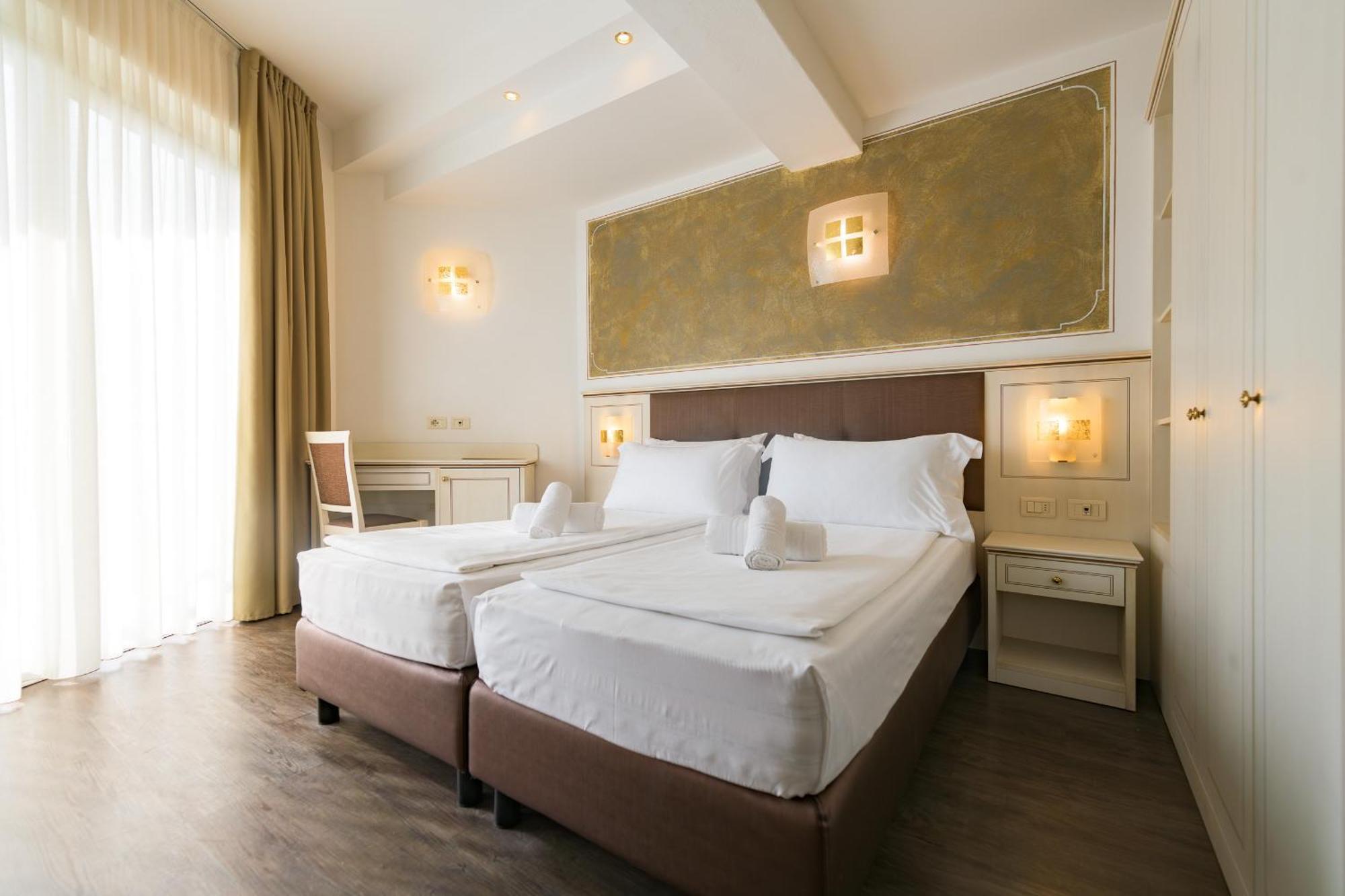 Hotel Sogno Del Benaco リモーネ・スル・ガルダ エクステリア 写真
