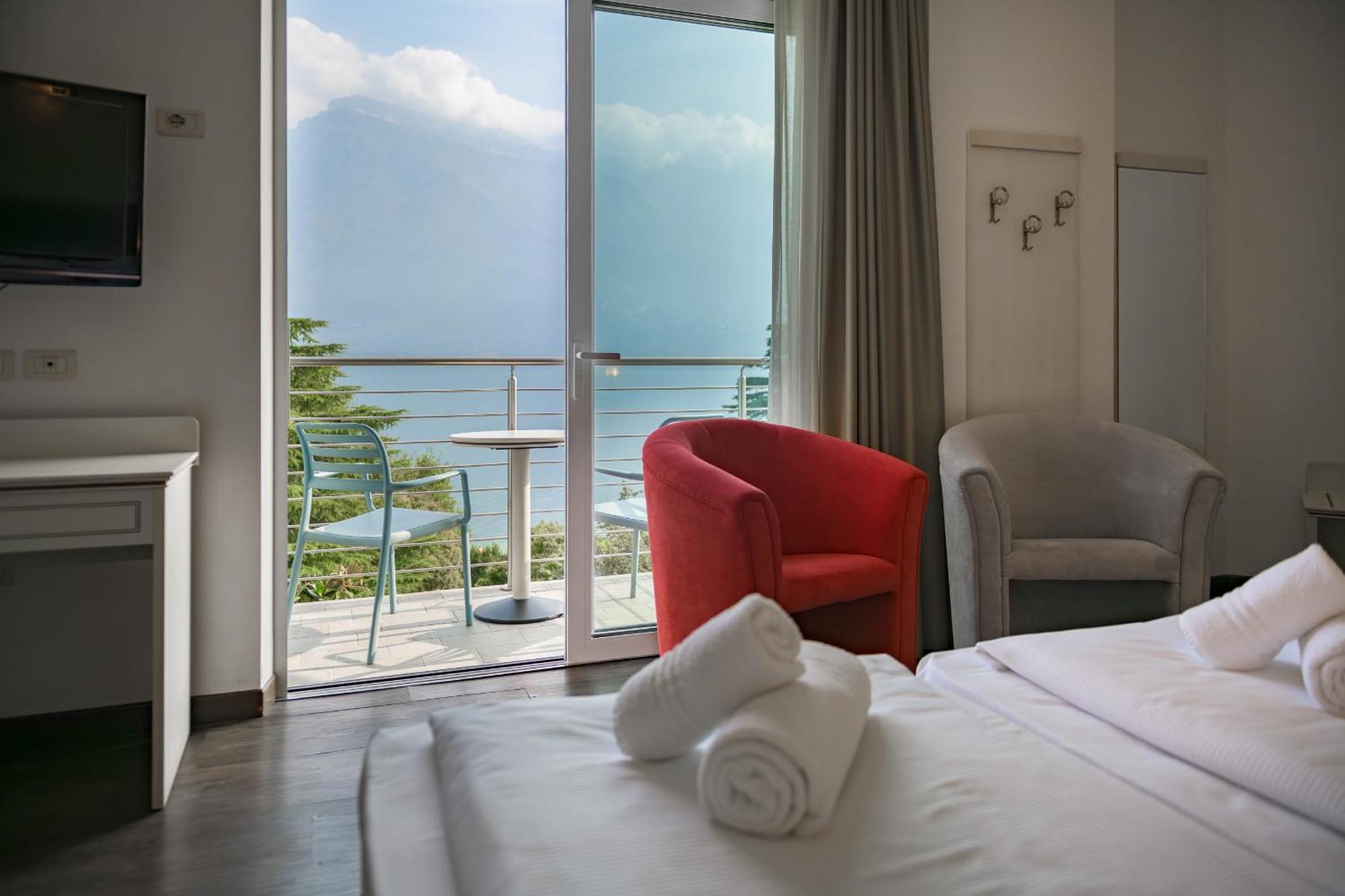 Hotel Sogno Del Benaco リモーネ・スル・ガルダ エクステリア 写真
