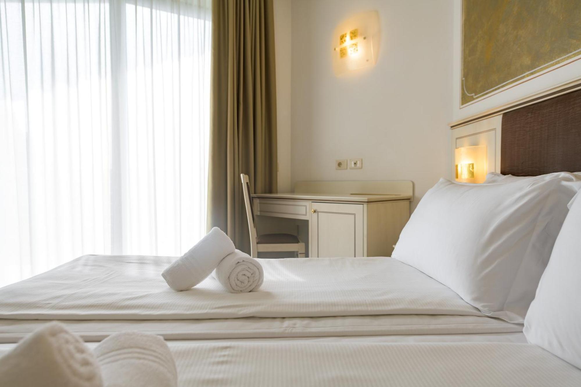 Hotel Sogno Del Benaco リモーネ・スル・ガルダ エクステリア 写真