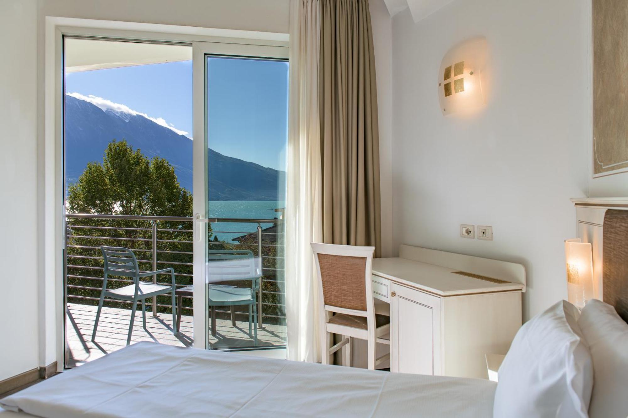 Hotel Sogno Del Benaco リモーネ・スル・ガルダ エクステリア 写真