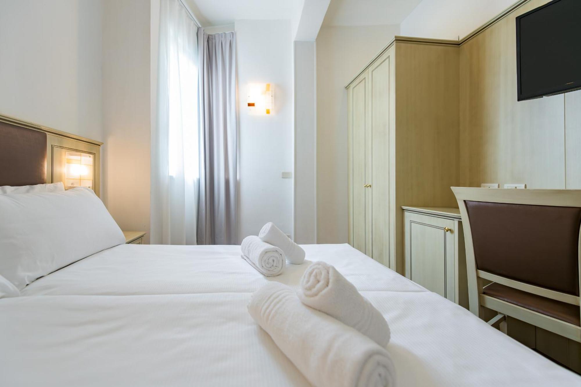 Hotel Sogno Del Benaco リモーネ・スル・ガルダ 部屋 写真