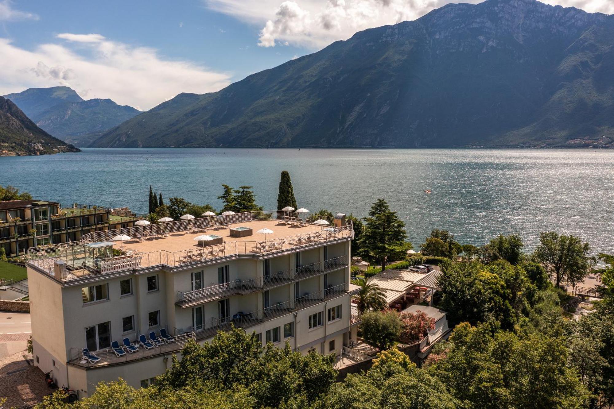 Hotel Sogno Del Benaco リモーネ・スル・ガルダ エクステリア 写真