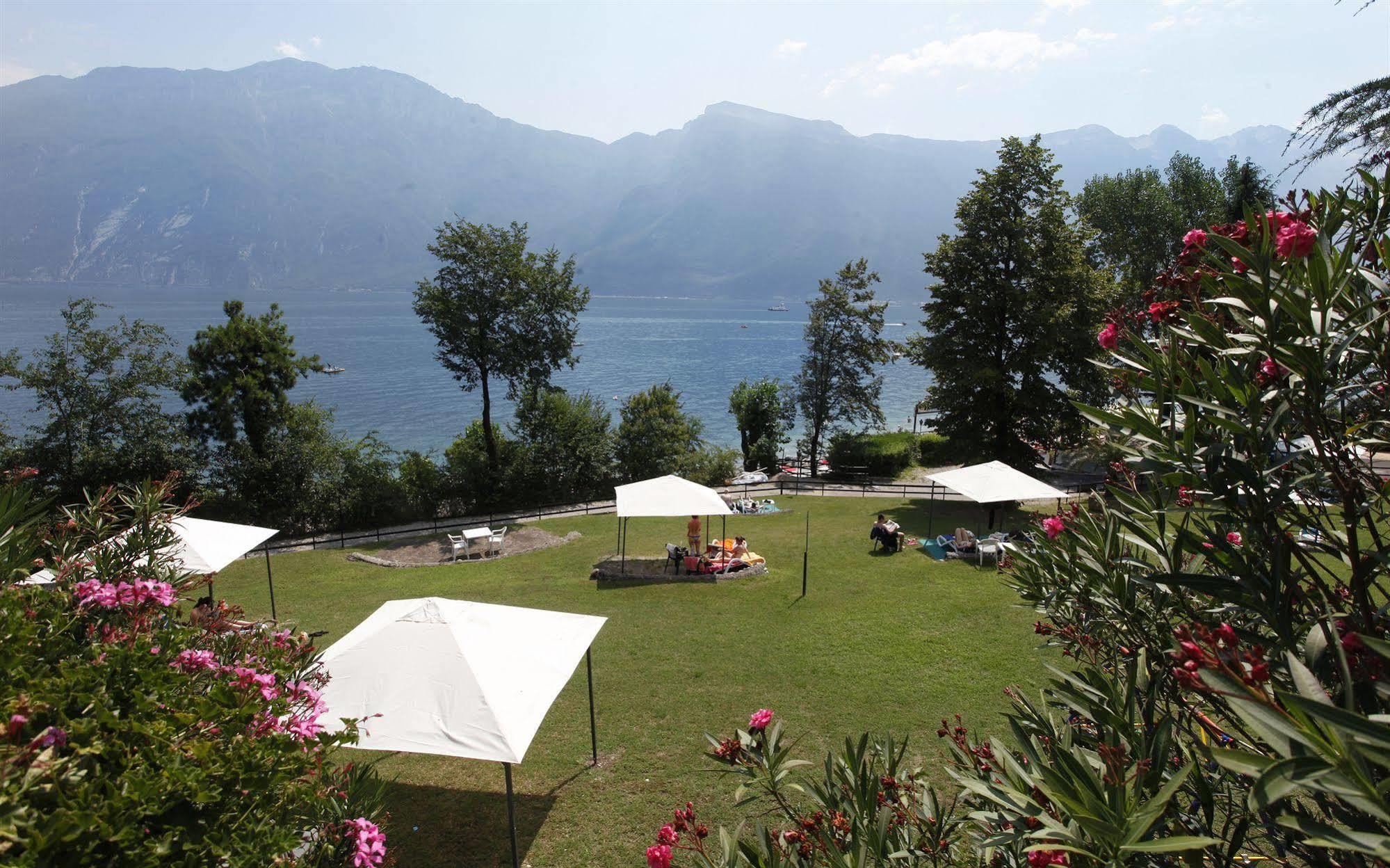 Hotel Sogno Del Benaco リモーネ・スル・ガルダ エクステリア 写真